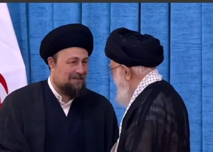 ادای احترام سید حسن و سید علی خمینی به رهبر شهید انقلاب 