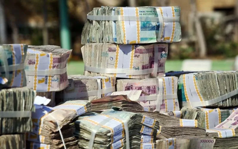 نقدینگی از ۲۴۰۰ هزار میلیارد گذشت