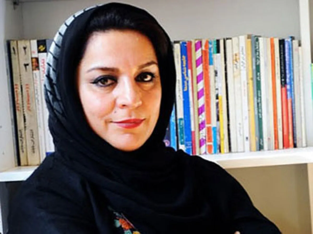 عکس قدیمی از قدم زدنِ تهمینه میلانی با خواننده پیشکسوت