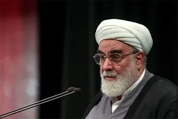 عکس/ حجت الاسلام محمدی گلپایگانی در مراسم اقامه نماز بر پیکر رهبر شهید