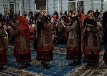 فیلم/این لباس زنانه ایرانی یک میلیارد تومان ارزش دارد!