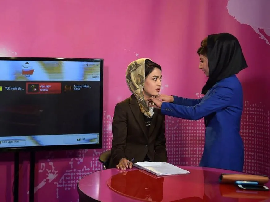 دستور جدید طالبان: گویندگان زن تلویزیون صورت خود را بپوشانند