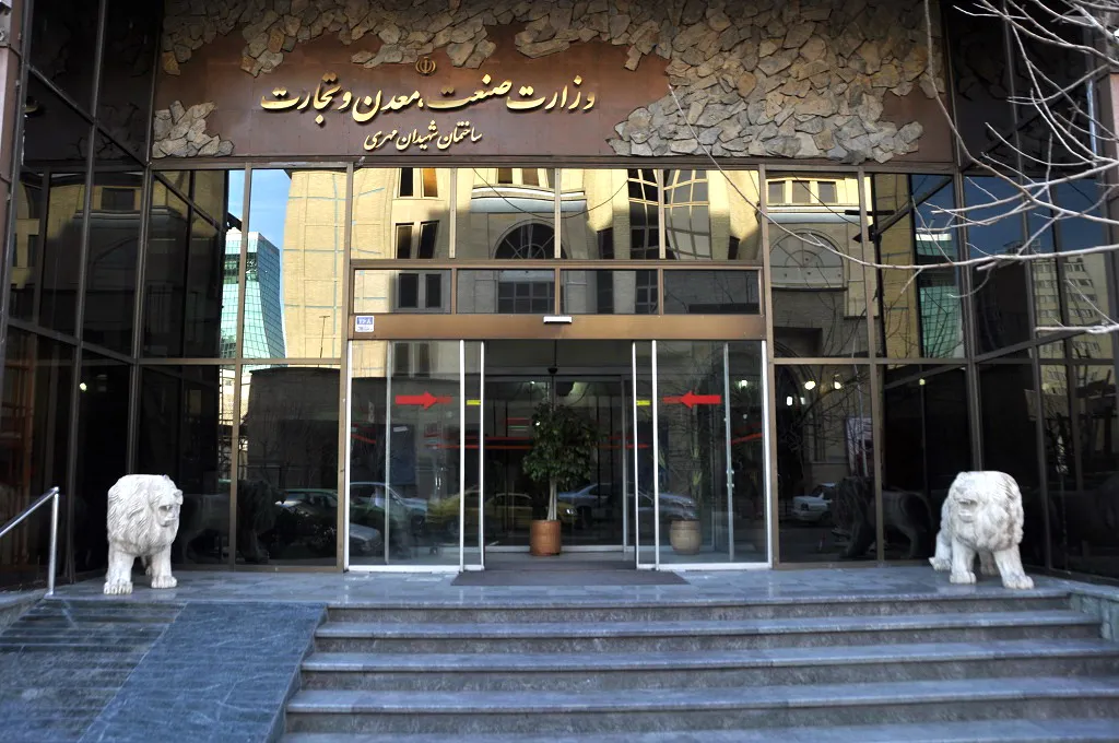 نامه قائم مقام وزارت صمت به معنی بازگشایی واحد‌های صنفی نیست