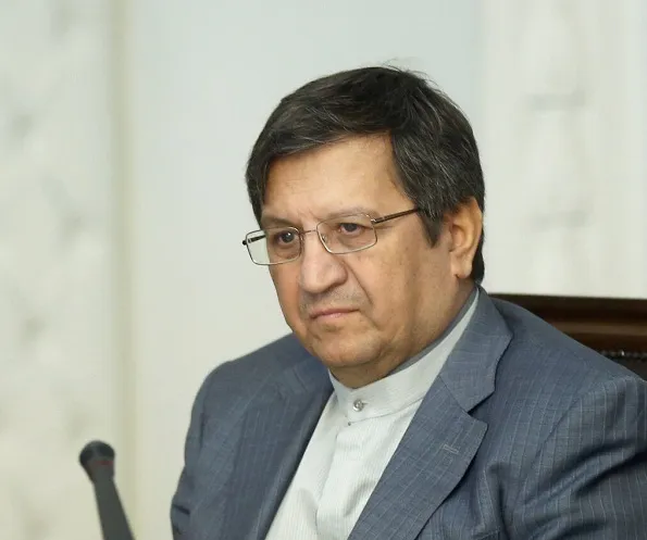 همتی: بانک‌ها از ظرفیت بازار سرمایه برای واگذاری سهام استفاده کنند