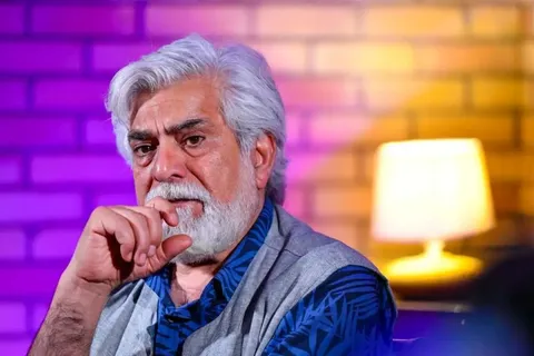 لباس تازه امپراتور، واکنش حسین پاکدل به جنگ