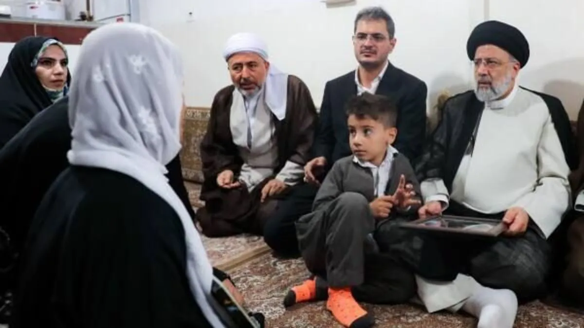 نماینده مجلس: رئیسی نشستن در سیاه‌چادر‌ها را به جلسات «اودکلن‌زده‌ها» ترجیح می‌دهد