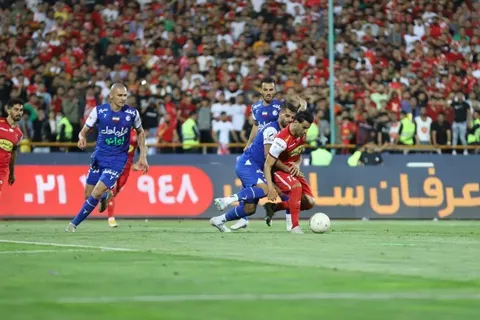عکس/ اشتباه داور دربی در لحظات قهرمانی باشگاه پرسپولیس