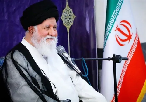 تصاویری از احمد علم‌الهدی و نوه‌اش در یک مراسم رسمی