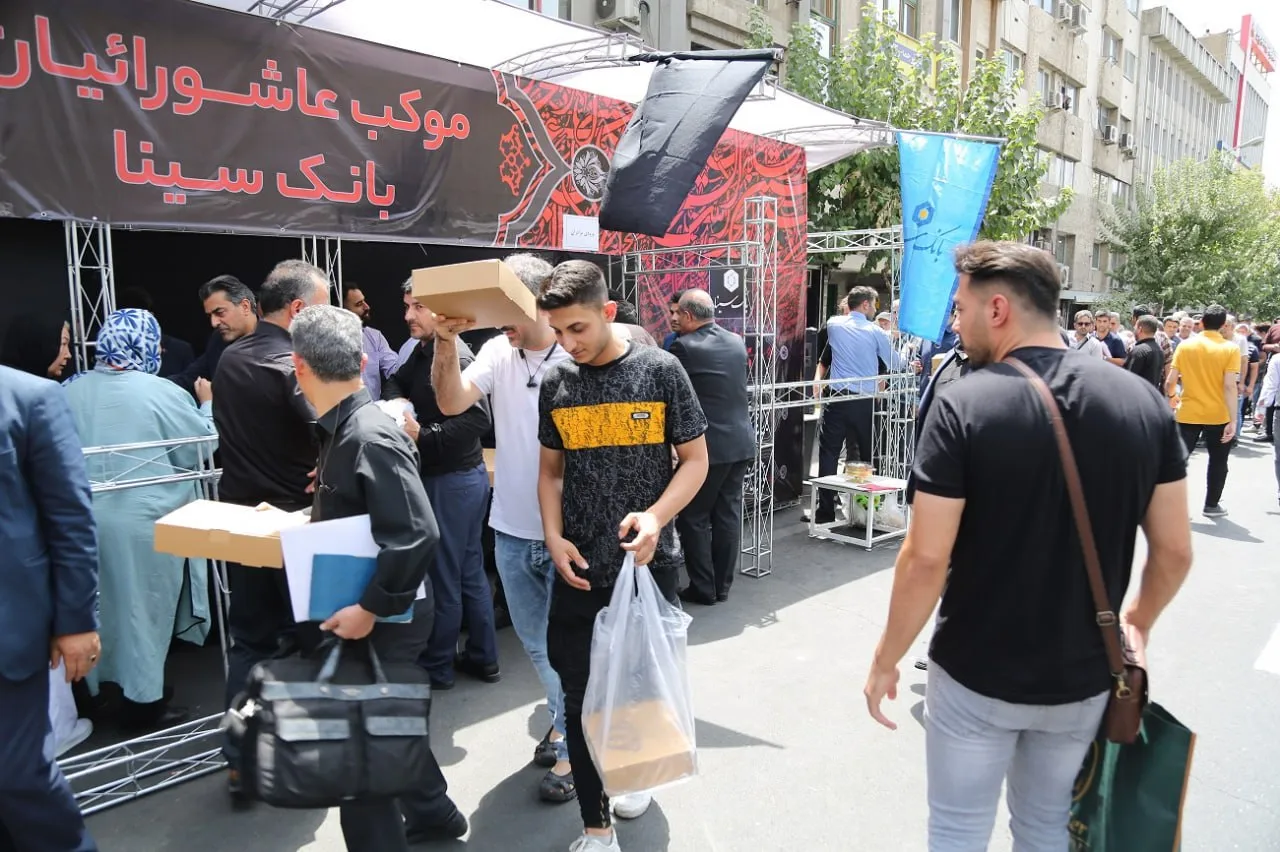 برپایی موکب عاشورائیان بانک سینا + تصاویر
