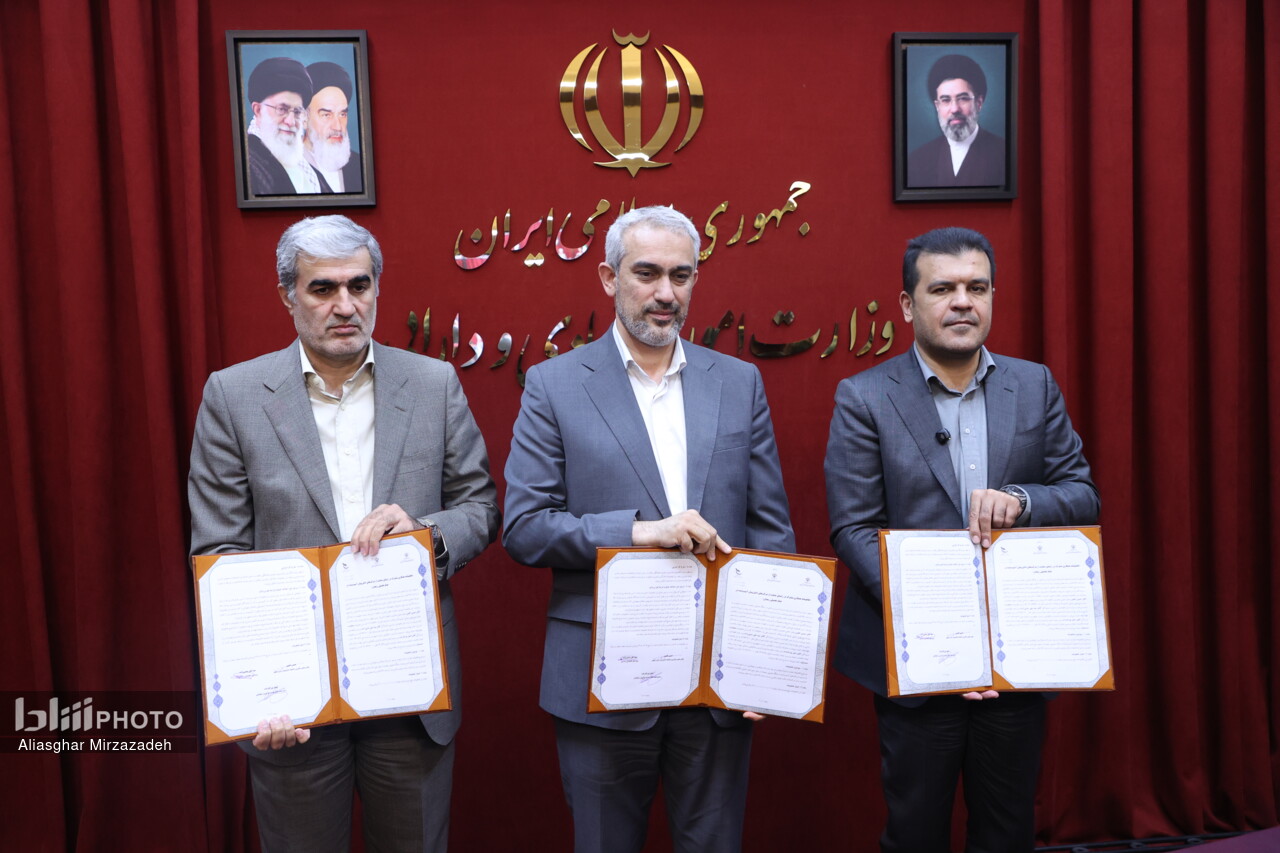 تفاهمنامه بازسازی زیرساختهای فناورانه چهار دانشگاه آسیبدیده از جنگ امضا شد تفاهمنامه بازسازی زیرساختهای فناورانه چهار دانشگاه آسیبدیده از جنگ امضا شد