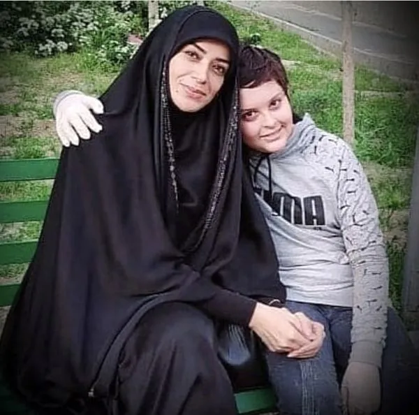 الهام چرخنده و پسرش در پارک + عکس