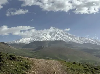 دماوند یک‌شبه سفید شد؛ اولین برف پاییزی از راه رسید + عکس