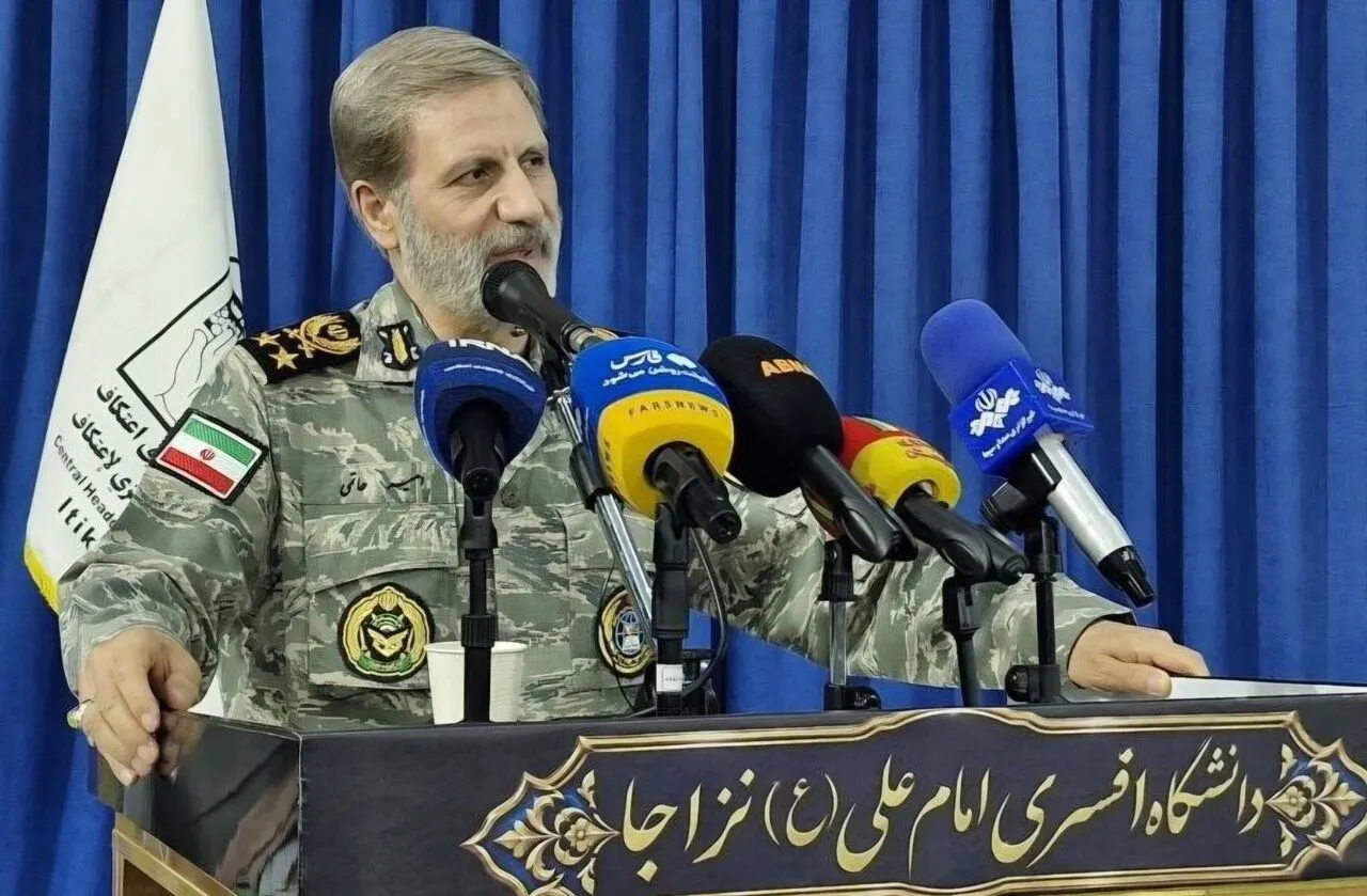 سرلشکر حاتمی: تنگه هرمز بسته خواهد ماند