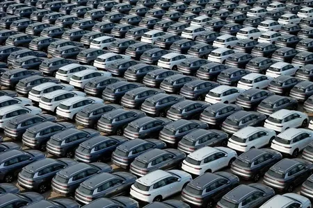 قفل واردات خودروهای دست‌دوم باز شد/ ۲۰ هزار خودرو در راه بازار ایران