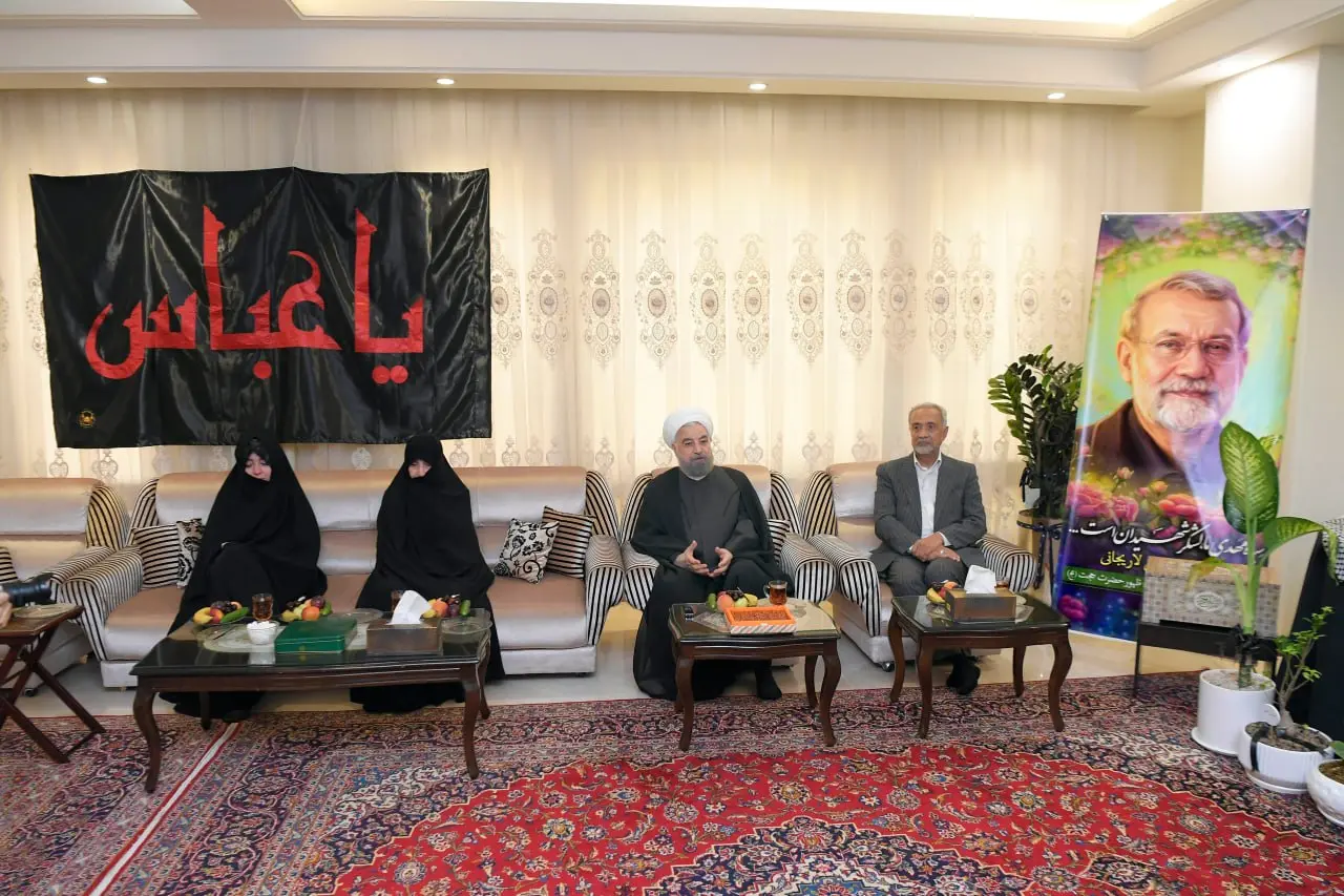 حضور حسن روحانی در منزل شهید علی لاریجانی