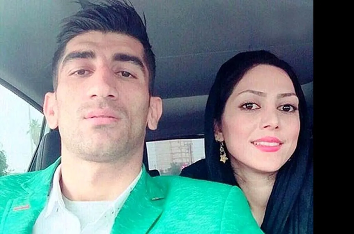 ست آبی علیرضا بیرانوند و همسرش سوار ماشینش! +عکس