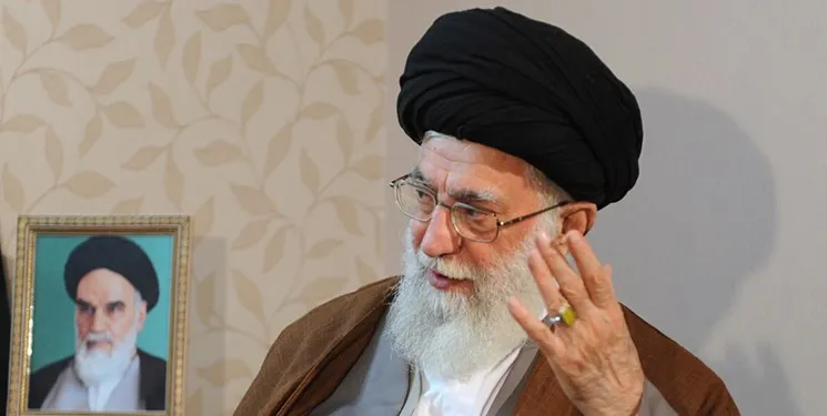 حضور رهبر انقلاب در منزل سردار سلیمانی