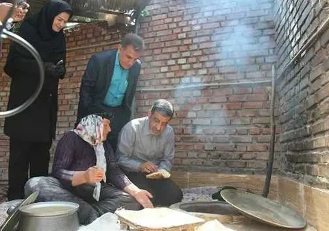 عکس/ ضرغامی نانوا شد