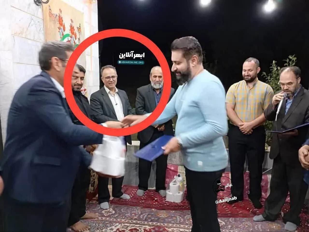 عکس/عجیب‌ترین هدیه‌ای که در یک مراسم تجلیل دیده شد!