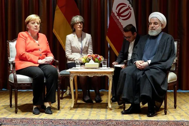 گفتگوی تلفنی روحانی و مرکل
