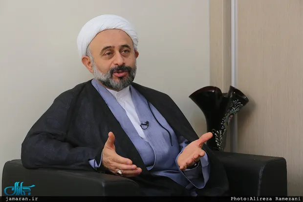 نقویان: گزینشی که ما درست کرده ایم نامشروع است