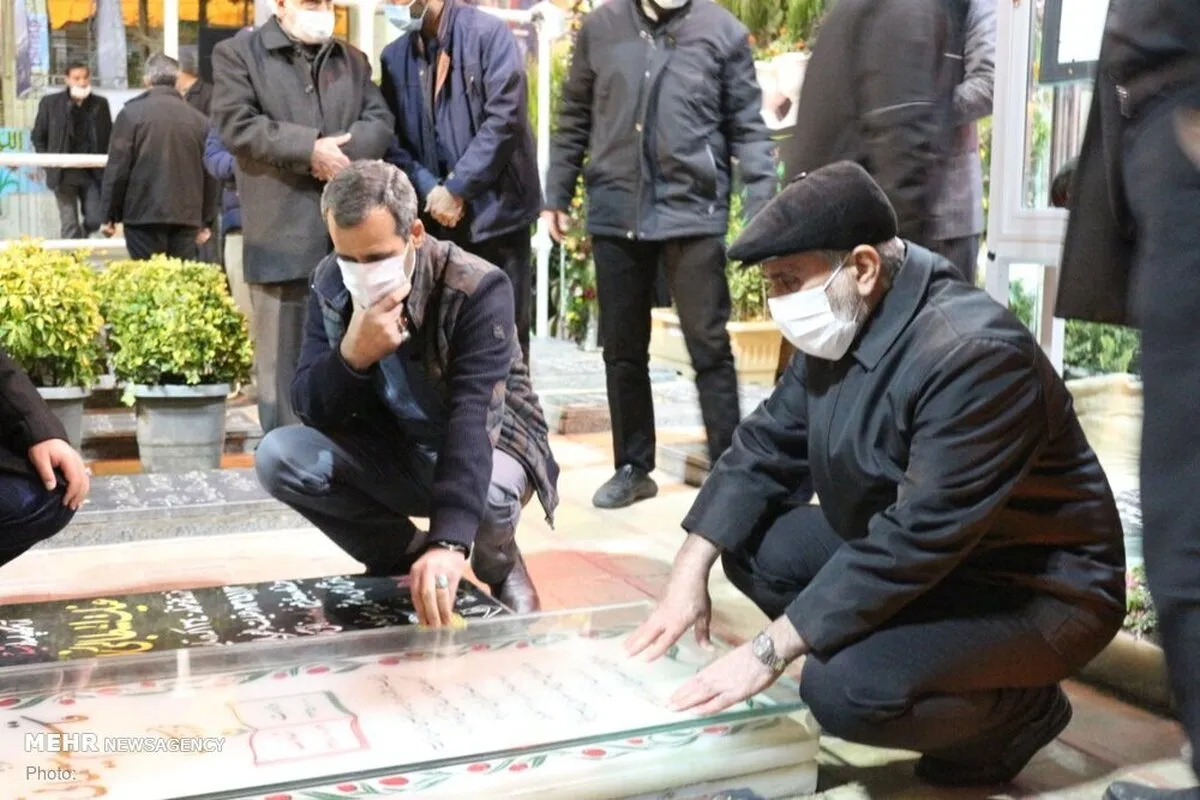 حضور سردار قاآنی بر سر مزار شهید حاج قاسم سلیمانی