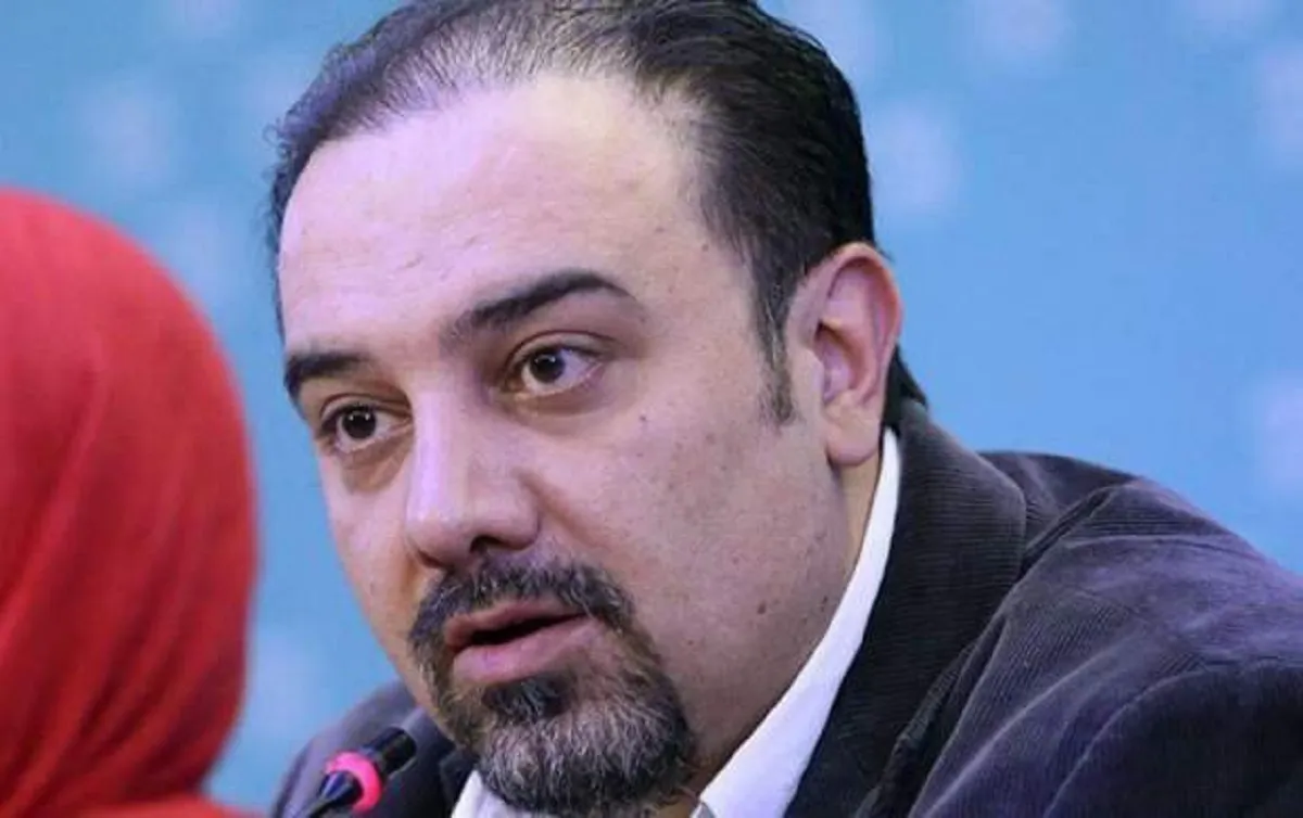 تصویری از برزو ارجمند و احسان کرمی با پرچم شیر و خورشید!