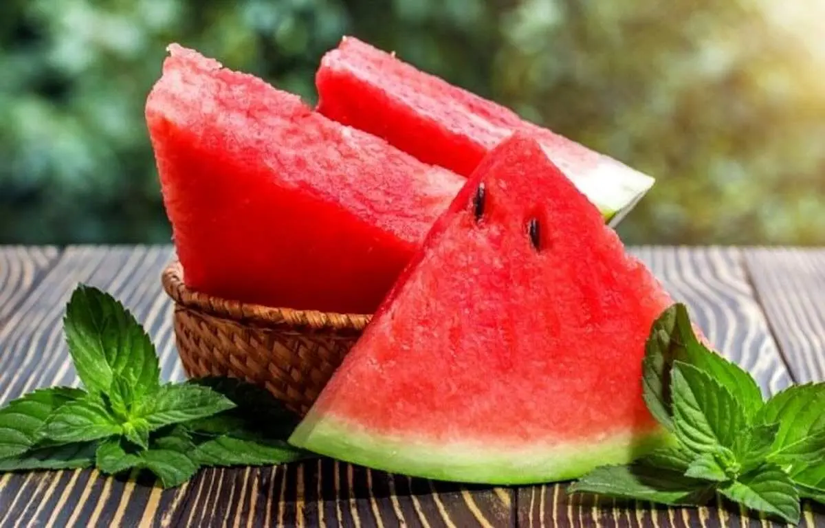 خوردن هندوانه در تابستان