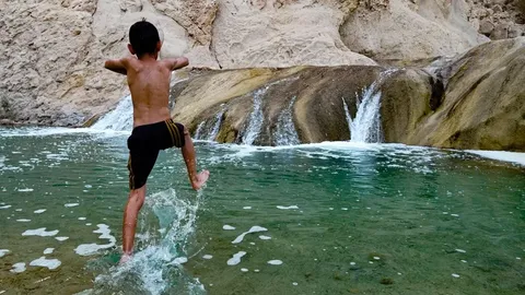 آب‌بازی کودکان در مناطق ممنوعه و پرخطر
