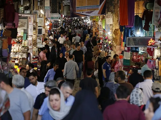 بهانه تراشی دولت در تنظیم بازار/ مسئولان به اصناف بی‌اعتمادند/ دولت به جای نظارت، تجارت می‌کند
