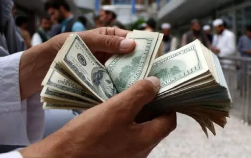 خروج نهنگ‌ها از بازار دلار