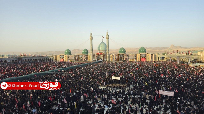 عکس/آغاز اقامه نماز بر پیکر رهبر شهید در مسجد جمکران