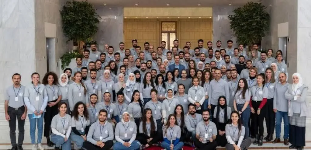 عکس /بشار اسد با دانشجویان سوری به مناسبت روز دانشجو