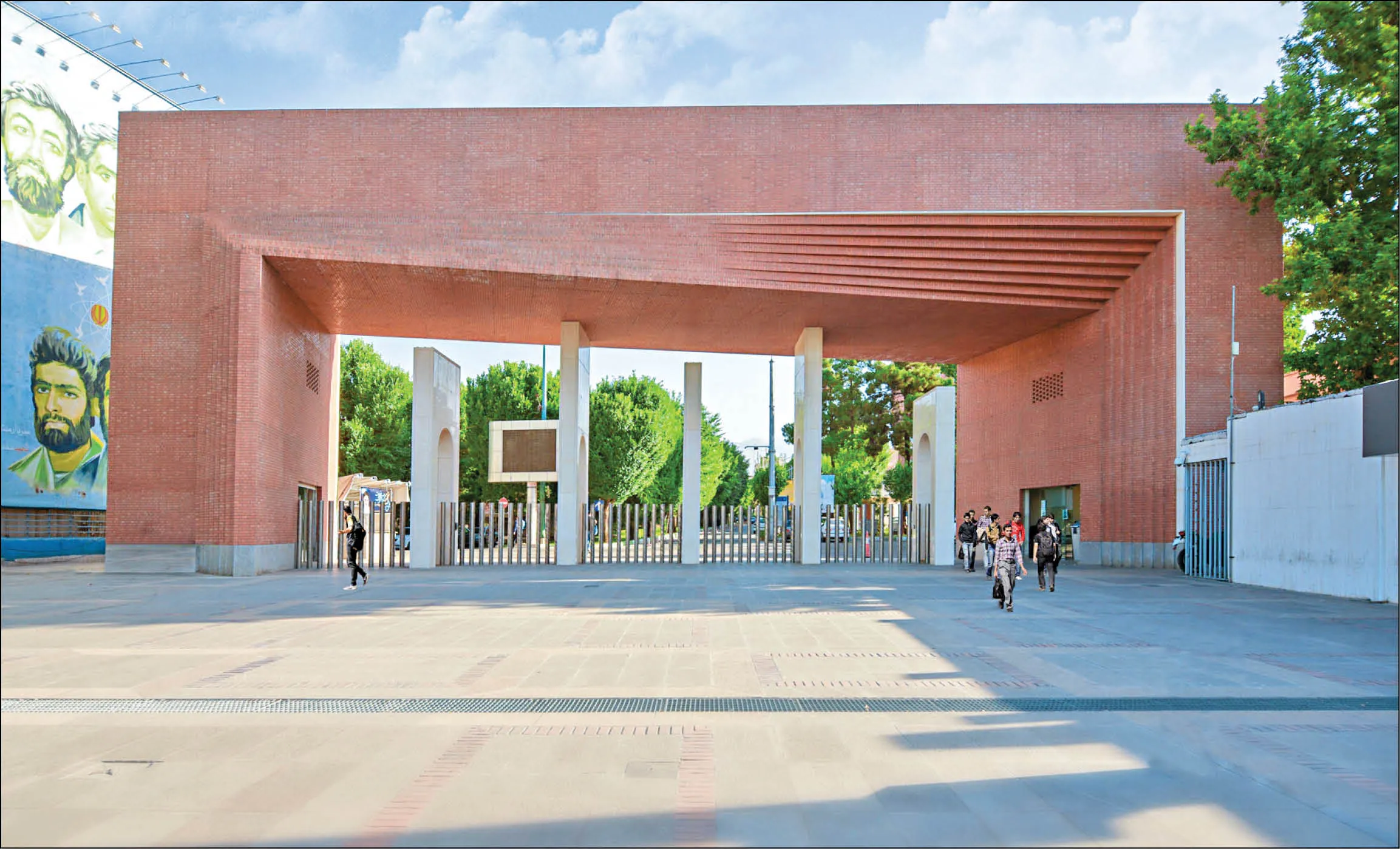 عارف میان رای‌دهندگان به اخراج  شریفی زارچی