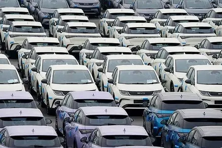 خبر مهم از بازار خودرو؛ ریزش قیمت‌ خودرو واقعی است یا موقتی؟