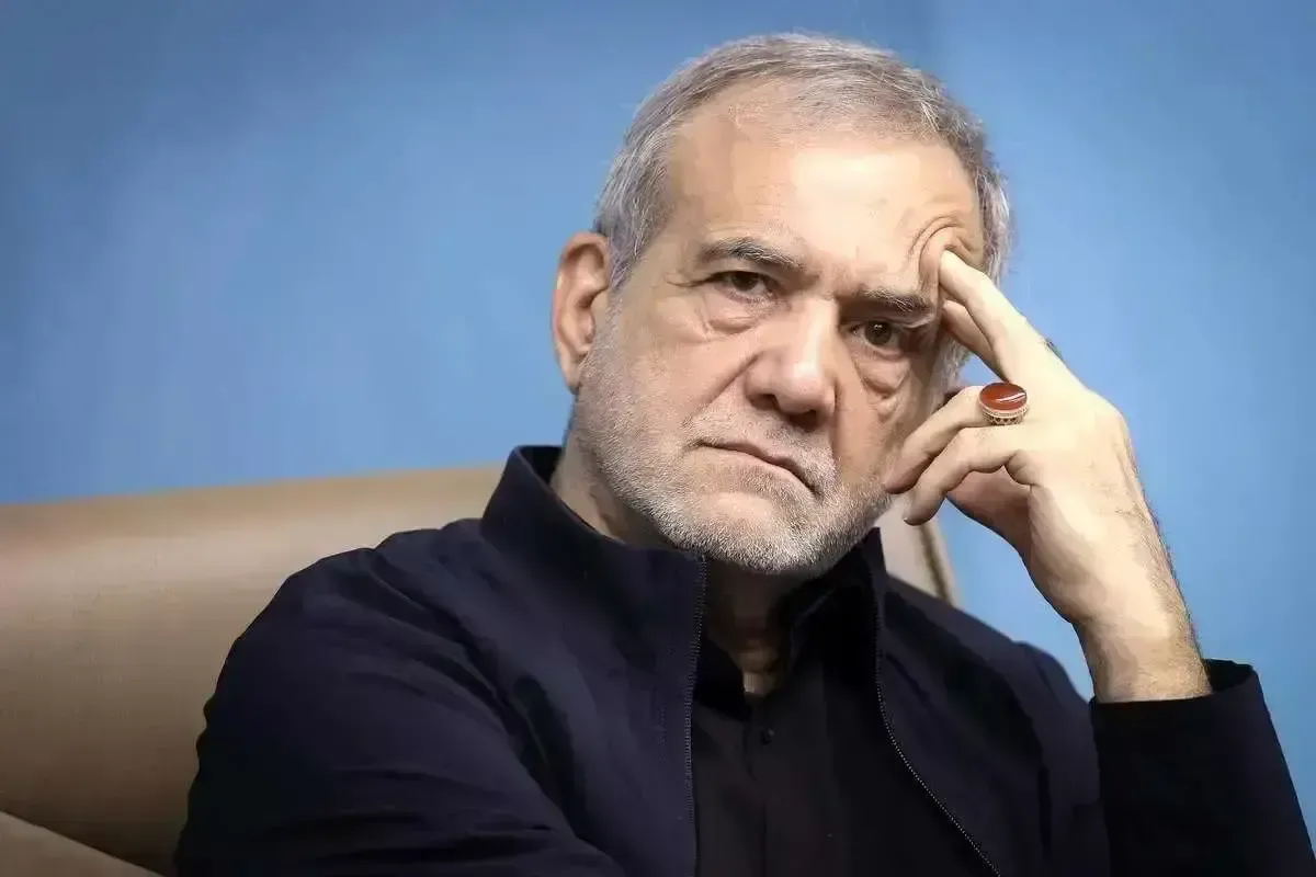 فیلم / حضور رئیس‌جمهور در آیین چهلم شهدای حملات تروریستی در مشهد