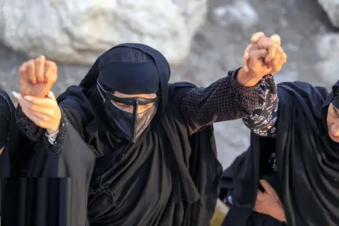 زنجیره انسانی هرمزگانی‌ها بر کرانه خلیج فارس
