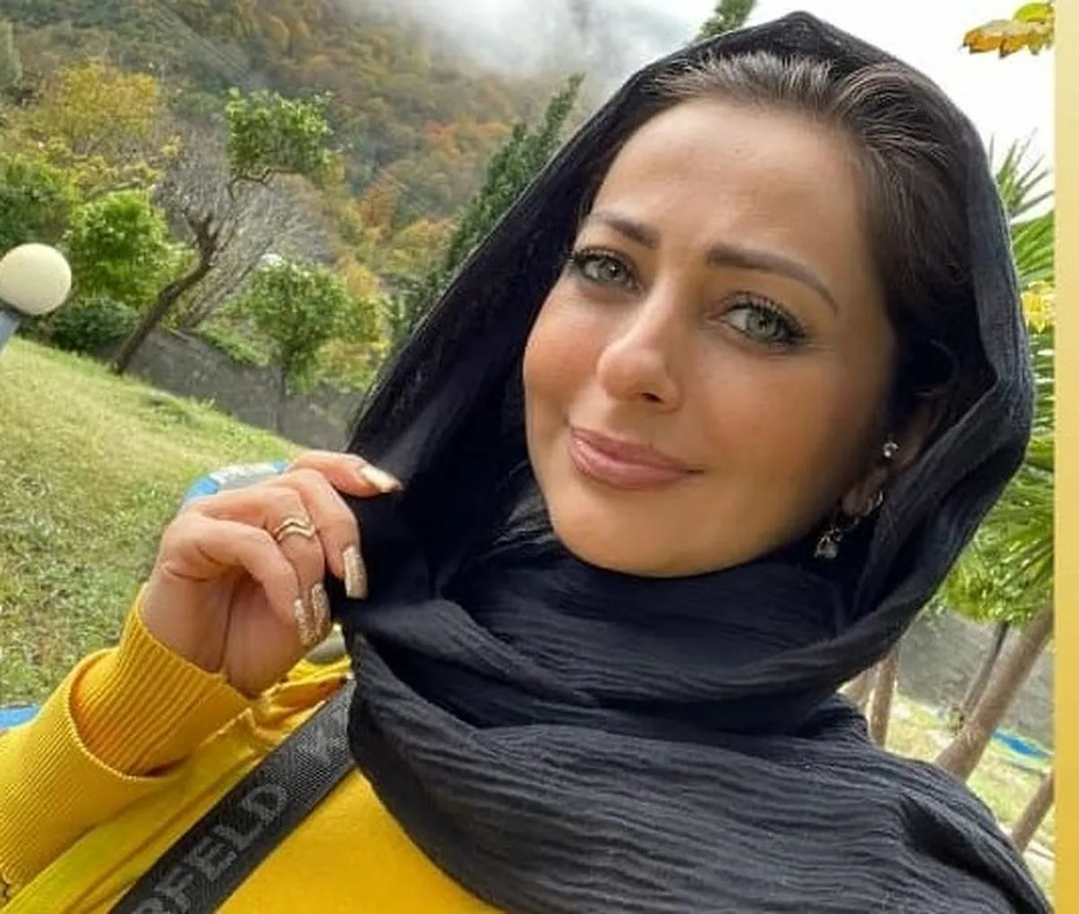 سلفی آسانسوری نفیسه روشن با یک تیپ متفاوت
