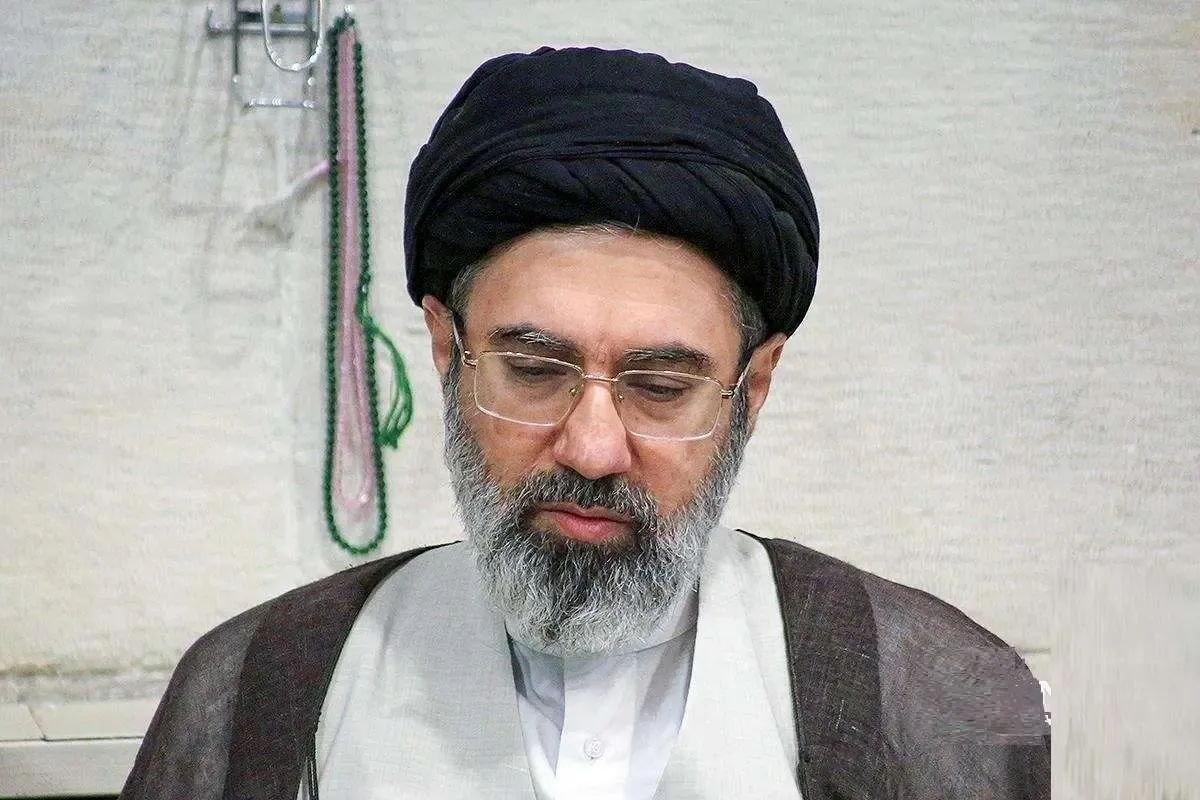 فیلم/ آیت الله مجتبی خامنه‌ای به شدت اهل مراقبت است