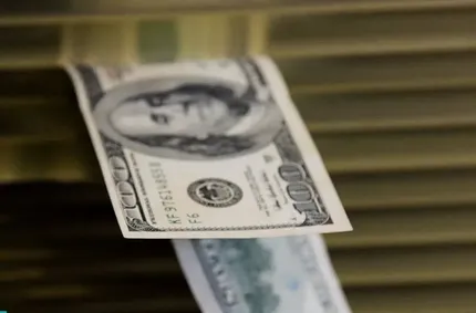 دلار دوباره گران شد؛ قیمت دلار امروز ۴ هزار تومان بالا رفت