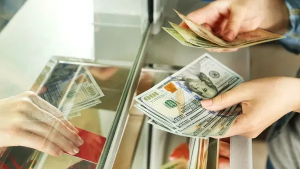 ممنوعیت جدید برای دارندگان ارز مسافری / چه کسانی مشمول این قانون هستند؟ ممنوعیت جدید برای دارندگان ارز مسافری / چه کسانی مشمول این قانون هستند؟