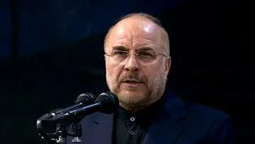 عکسی از ژست متفاوت قالیباف در پیاده روی اربعین