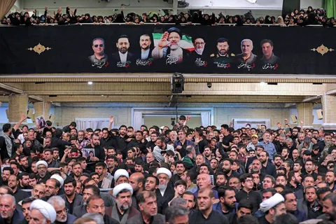 مراسم بزرگداشت رئیس‌جمهور شهید و همراهان گرامی ایشان با حضور رهبر انقلاب