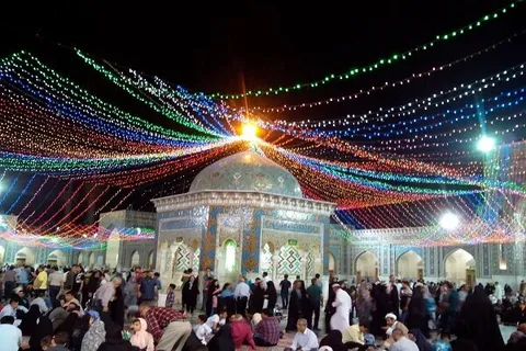 حال و هوای حرم رضوی در شب ولادت امام رضا (ع)