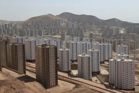 ۱۳ سال انتظار برای مسکن مهر؛ ۳۱۲ خانوار مقابل وزارت راه تجمع کردند | پولش را دادیم، هنوز خانه نداریم