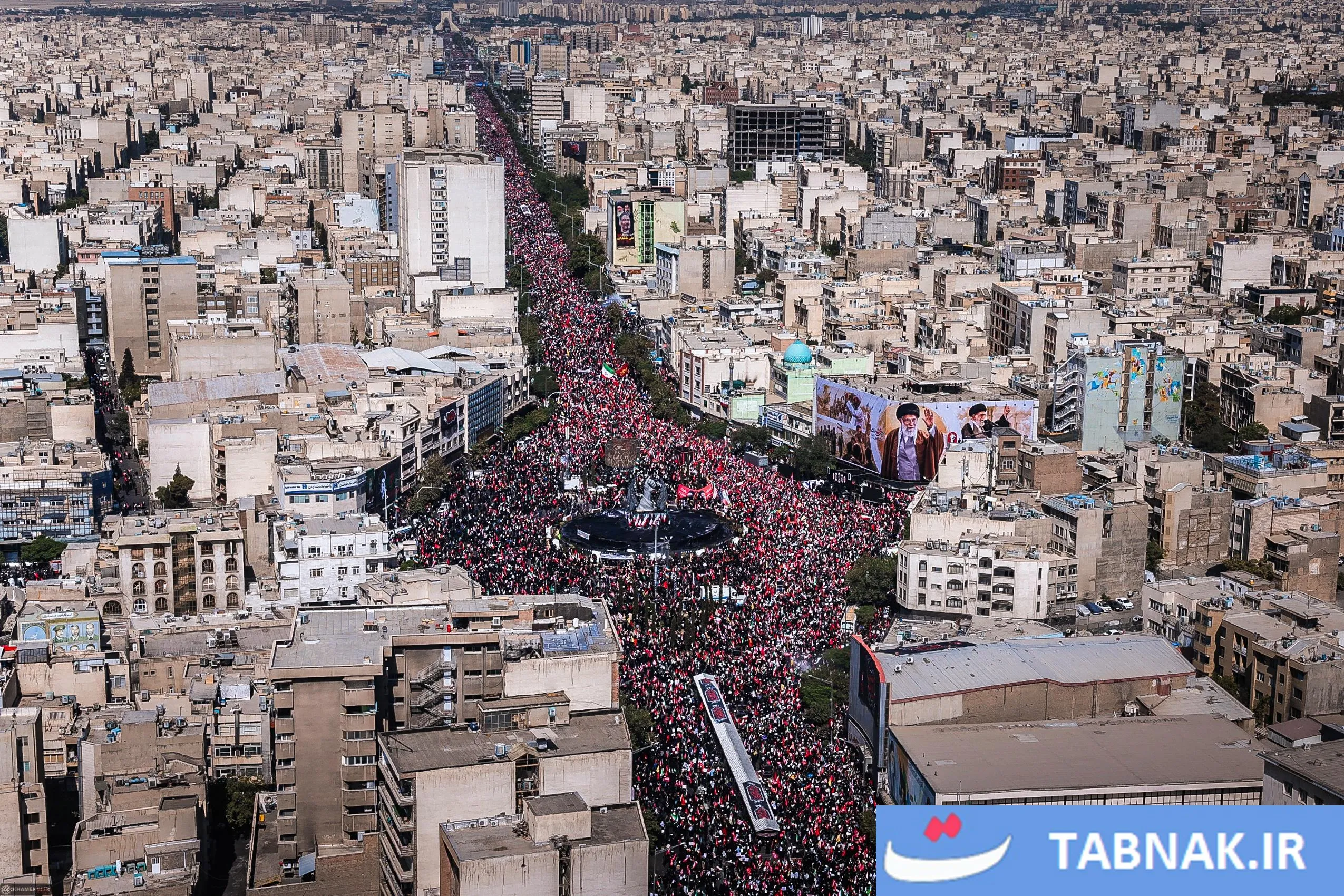 تشییع پیکر رهبر شهید انقلاب در تهران تشییع پیکر رهبر شهید انقلاب در تهران