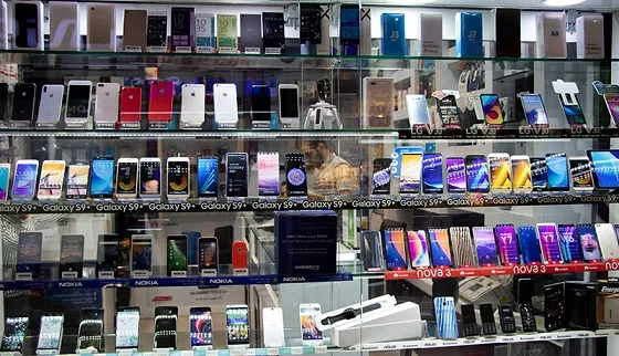 بازار تلفن‌همراه را ۵۰ فروشنده عمده به هم ریخته‌اند