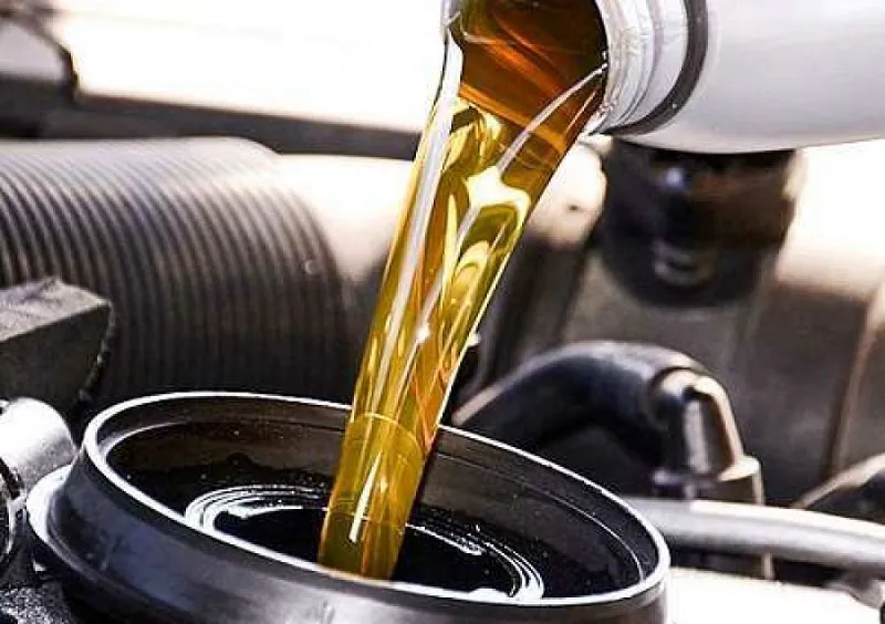 قیمت جدید روغن موتور در راستای حفظ وضعیت حداقلی بازار اعلام شد/ قیمت‌گذاری لوبکات و روغن پایه تابع مقررات بورس است