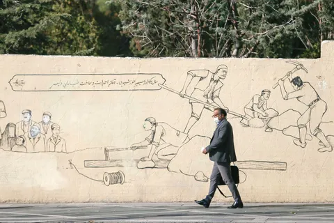 تعطیلات ناگهانی؛ عقب‌نشینی در بحران یا عقب‌ماندگی اقتصادی؟/ هر روز تعطیلی، ۲۵.۵ هزار میلیارد تومان خسارت برای اقتصاد ایران
