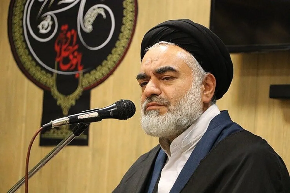 امام جمعه موقت اصفهان: پافشاری روی بحث حجاب، کار درستیست